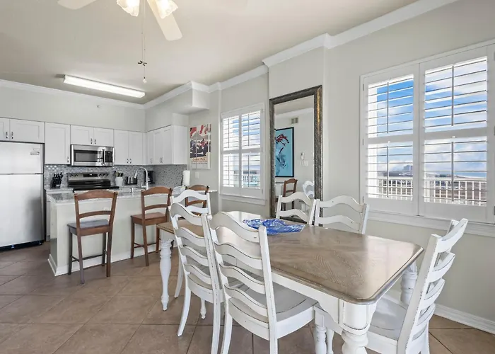 Royal Palms Penthouse 1403 *